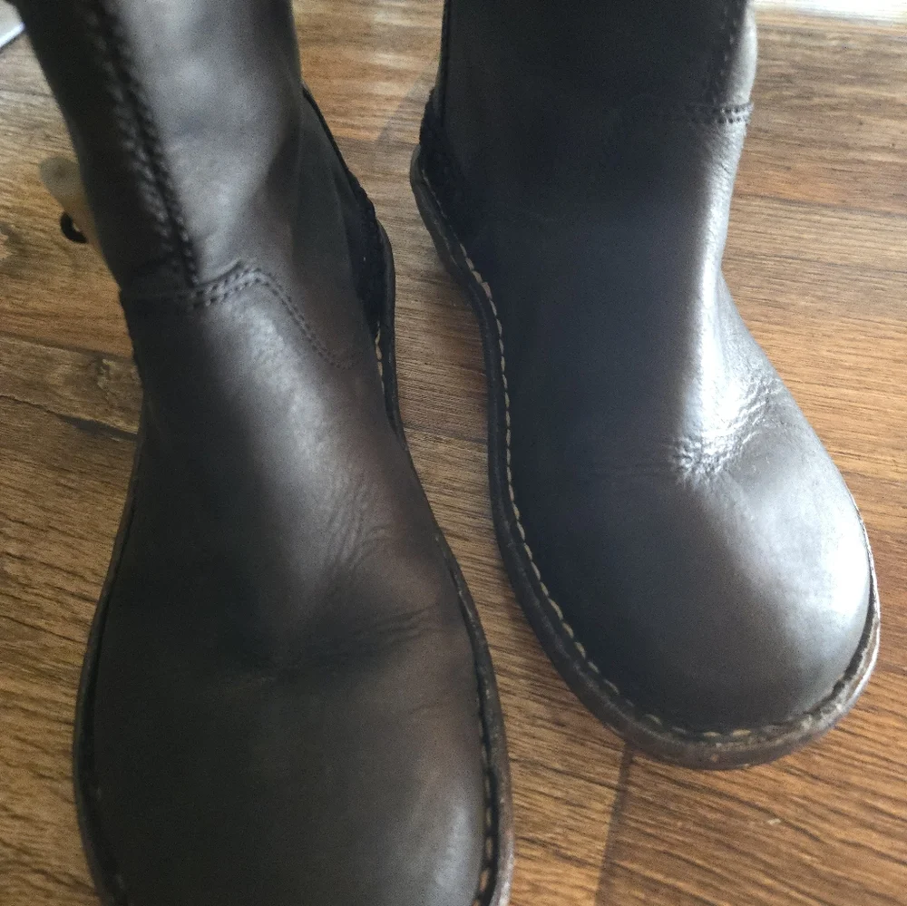 Ugg Leather Snow Boots